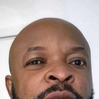 Professional Male seeks a single or double room Main Photo