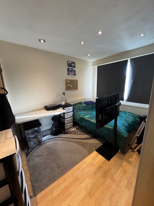 Spacious Double Room Available - Wimbledon Main Photo