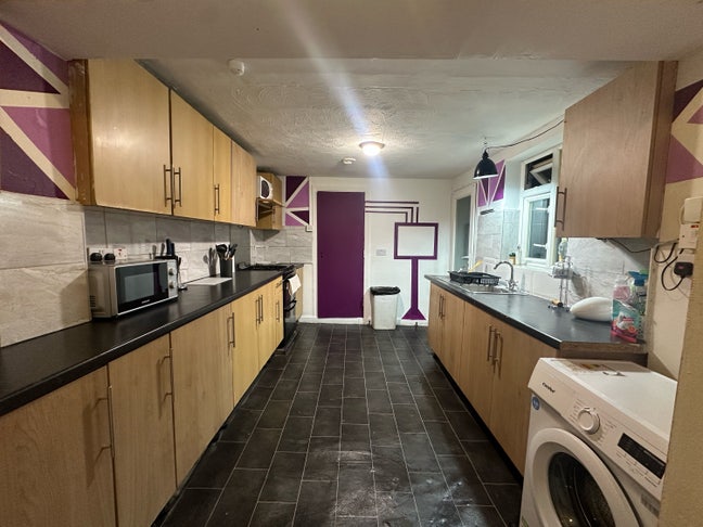 1 Double Room and 1 Single Room in East Ham Main Photo