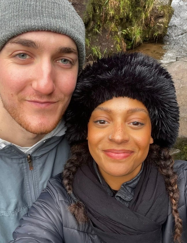 Female seeks a double room Main Photo