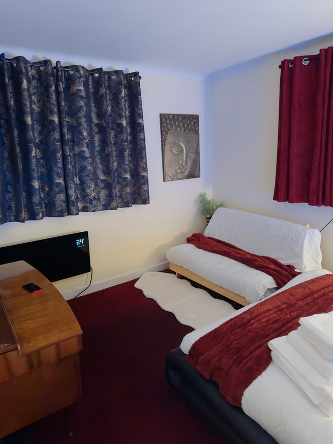 Close to all local amenities  Main Photo