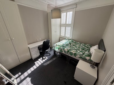 Double room in big house Clapham North  Main Photo