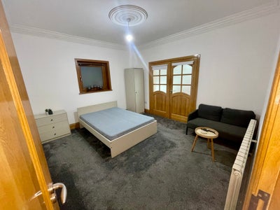 Bright, Spacious Double Room – 2 mins from Station Main Photo