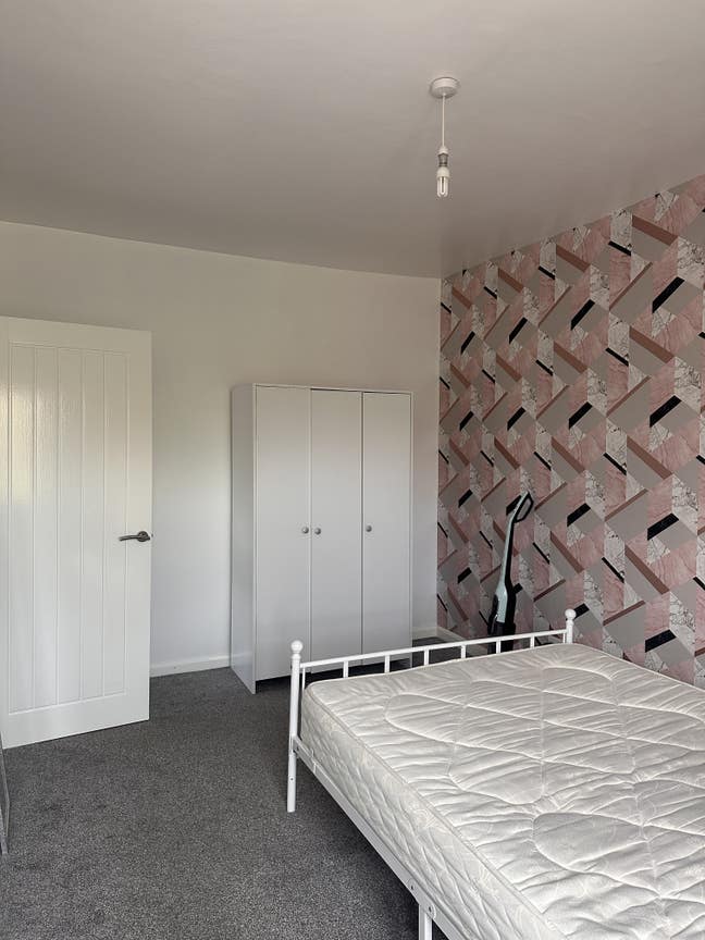 Double size room available  Main Photo