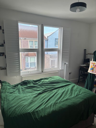 Bedroom with En-suite Available Near Victoria Park Main Photo