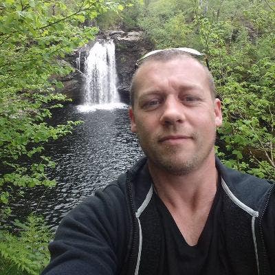 Professional Male seeks a single or double room Main Photo