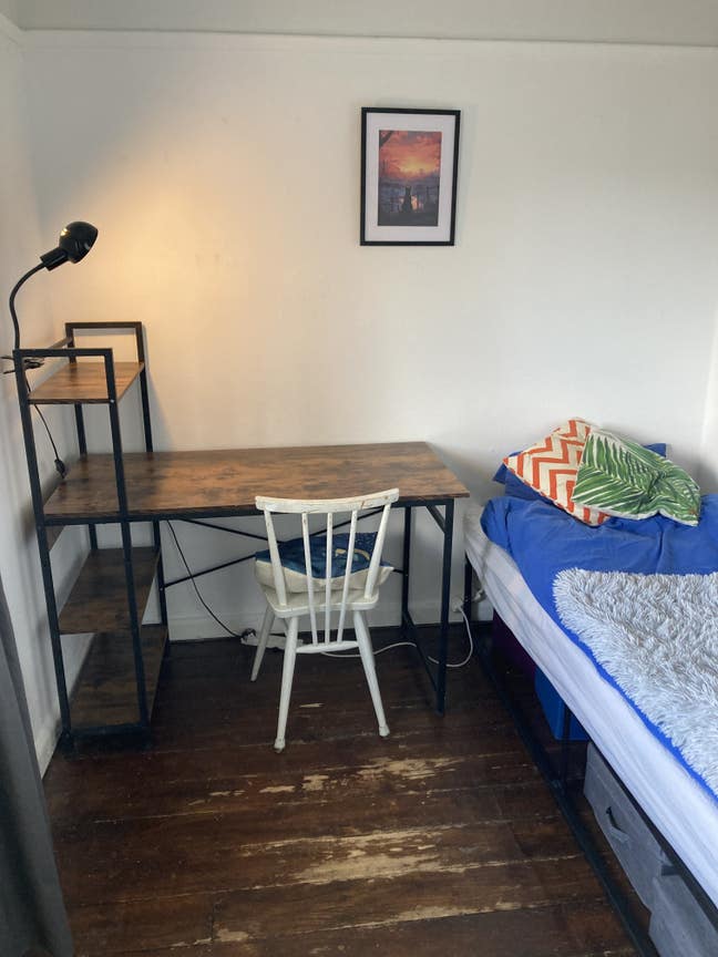 Little room in family home Main Photo