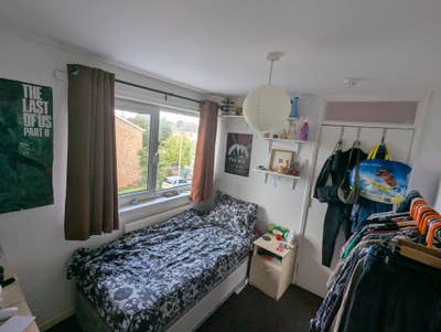 Cozy room in city centre Main Photo