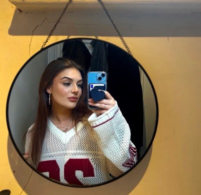 Teacher looking for room/buddy up end of August  Main Photo