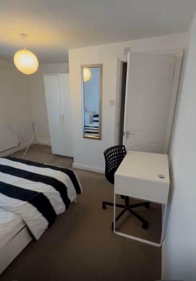 Ensuite room in a 3 shared house Main Photo