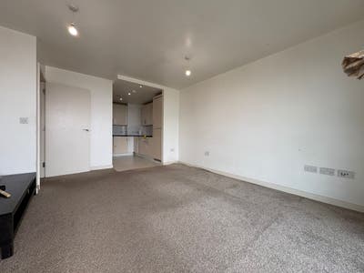 Two Bedroom Flat with Balcony in Hayes, UB3 Main Photo