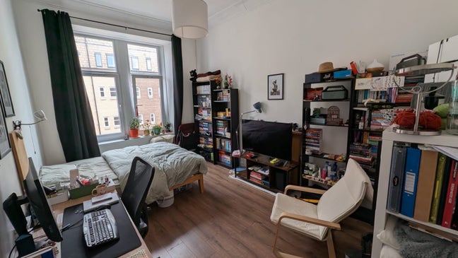 Spacious Room at Central Location Main Photo