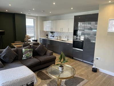 815sqft Suite | 2 Bathrooms | All Bills Included Main Photo