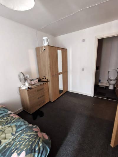 Master Ensuite Room &pound;700 Bills Inc + Parking Main Photo