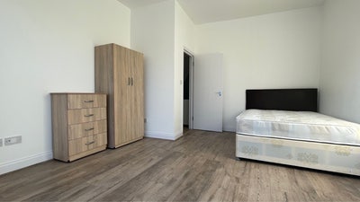 All Included- 2 bedrooms in Finchley Home Main Photo