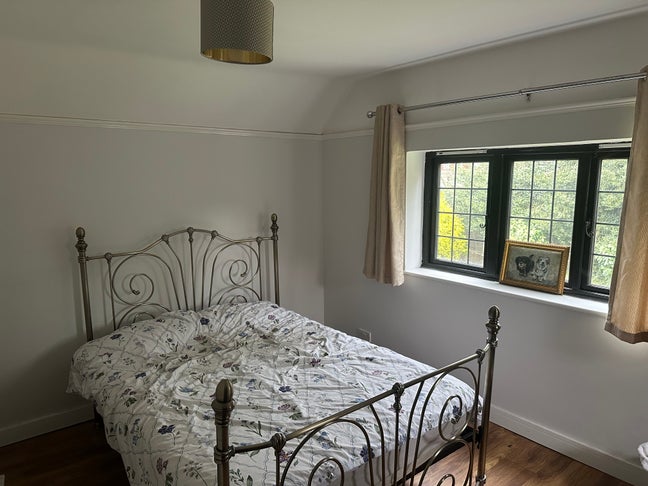 Lovely Room in a Tudor Lodge  Main Photo