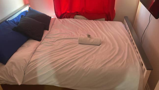 🌟 Spacious Double Room in 3-Bed House 🏡(BL9) Main Photo