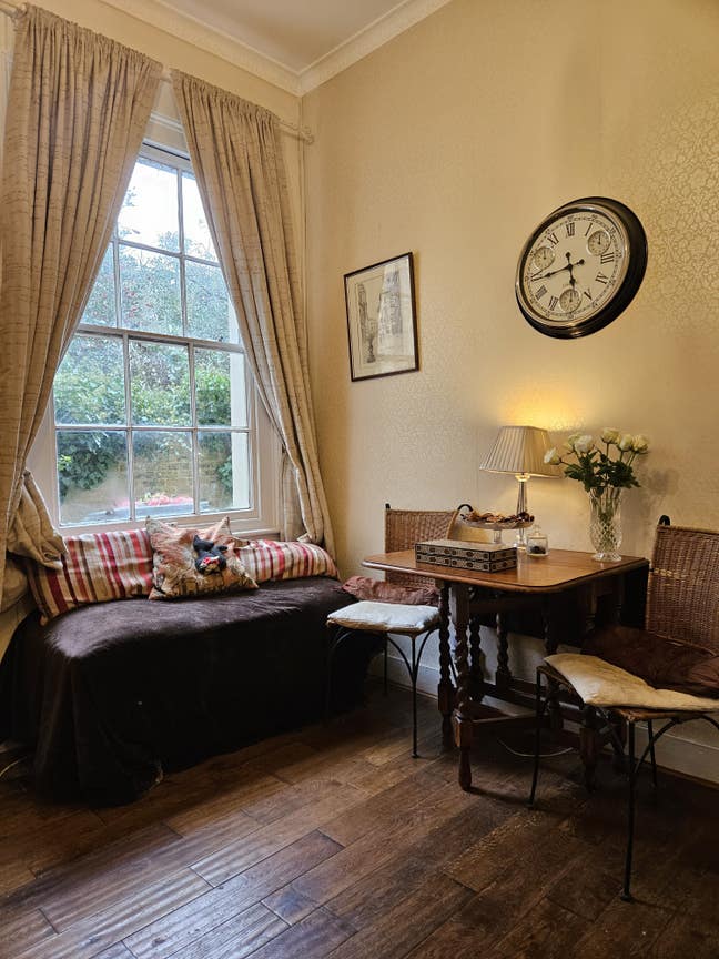 Double room in friendly Victorian Conversion flat Main Photo