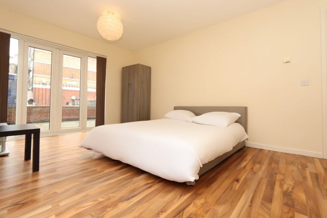 SE1 - Book Asap Top Double Room in Tower Bridge Main Photo