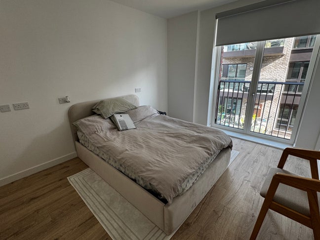 Double bedroom in brand new flat - free to view Main Photo