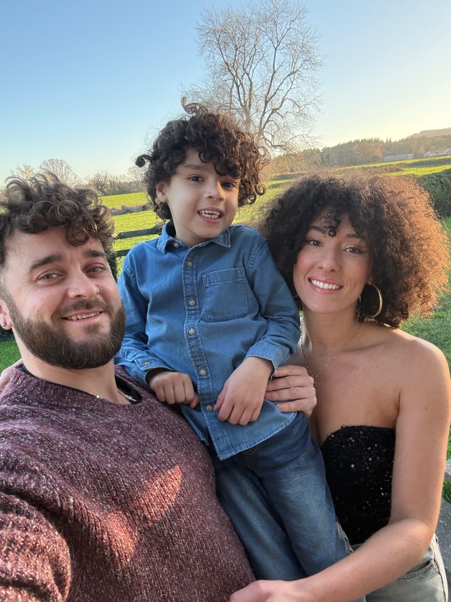 House wanted. Garden and Parking. Young family. Main Photo