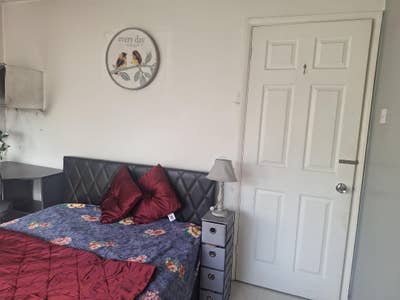  Furnished (ensuite)  double room  for  females on Main Photo