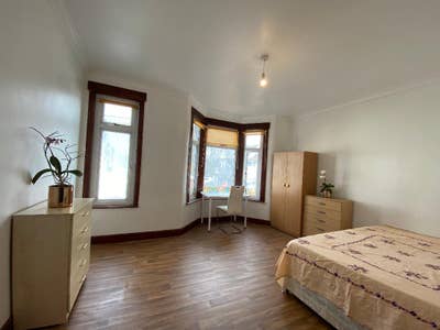 Large Double Room With Three Bath/Toile Main Photo