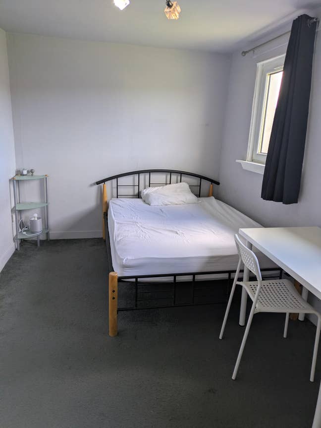 Double Room in Livingston  Main Photo