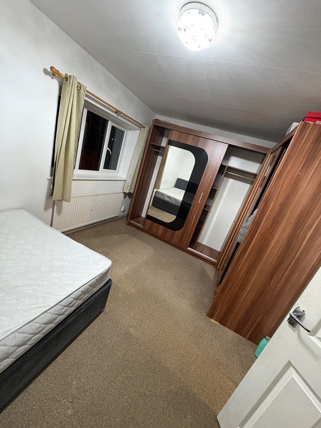 Big Room Available to Rent Main Photo