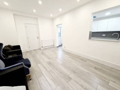 Stunning 3 bedroom available in Turnpike Lane! Main Photo