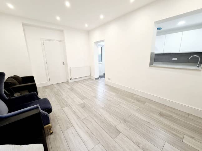 Stunning 3 bedroom available in Turnpike Lane! Main Photo
