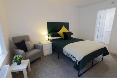 Loose | Parking | Professional | High Spec  Main Photo