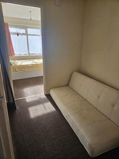 House share with female in S12 Main Photo