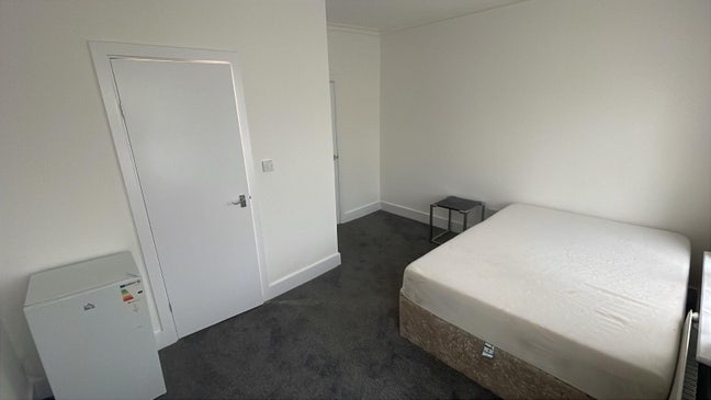 4 Amazing Double rooms in forest gate E7 Main Photo