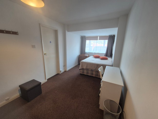 Sudbury Clean bright spacious room for one Main Photo