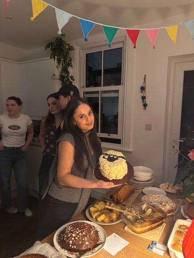 Friendly professional looking for room Main Photo