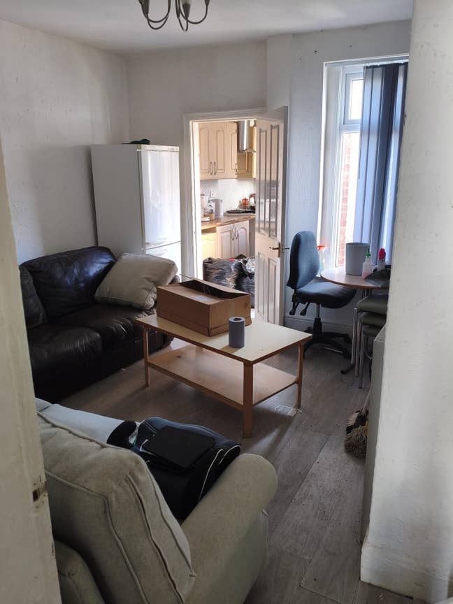 1 rooms available in 3bhk Main Photo