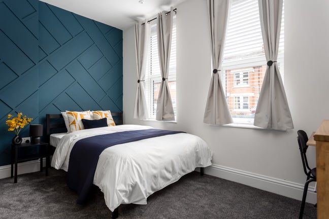 Professional En-Suite Room | All Bills Included Main Photo