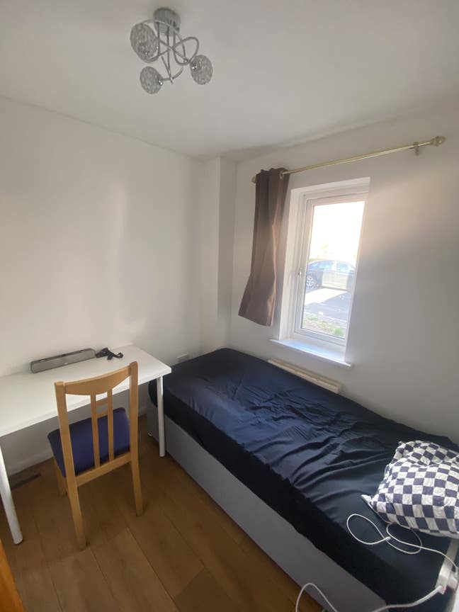 Single Room for Rent Main Photo