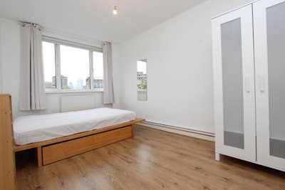 Zone 1-Large Rooms Lovely Flat in Shoreditch Area! Main Photo