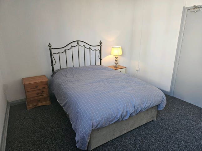 Room 3 available now Main Photo