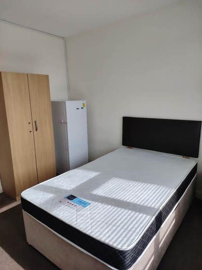 🏡Double Room in 2 Bed Flat |&pound;750 PCM (IG2) Main Photo
