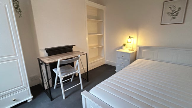 Fresh Rooms in NN1 - Walk to Everything  Main Photo