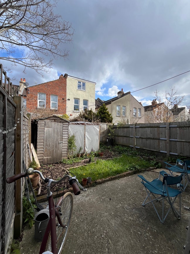 Bright and Spacious Double Room Main Photo