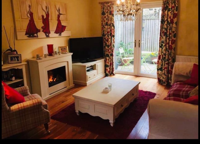 Double room  - 10 min walk to town  Main Photo