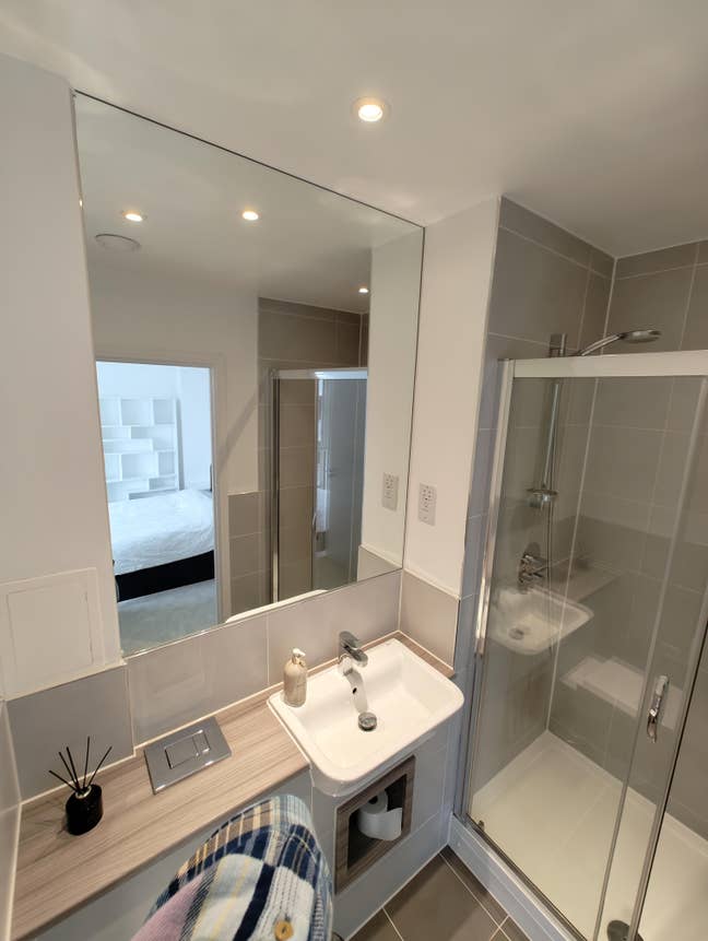 En-suite room in 2-bed flat near Acton Town Main Photo