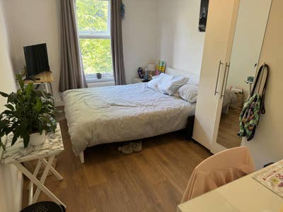 Lovely En-Suite Room Available Near Canary Wharf  Main Photo