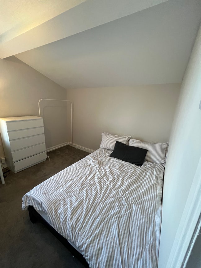 Double bed room over looking St. George Park Main Photo