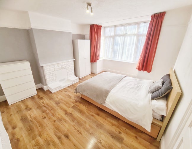 Double Room 📍Prime Location | All Bills inc. Main Photo