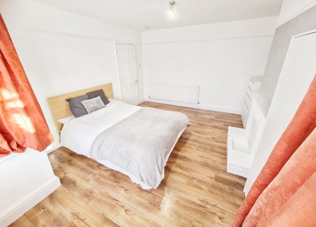 Double Room 📍Prime Location | All Bills inc. Main Photo